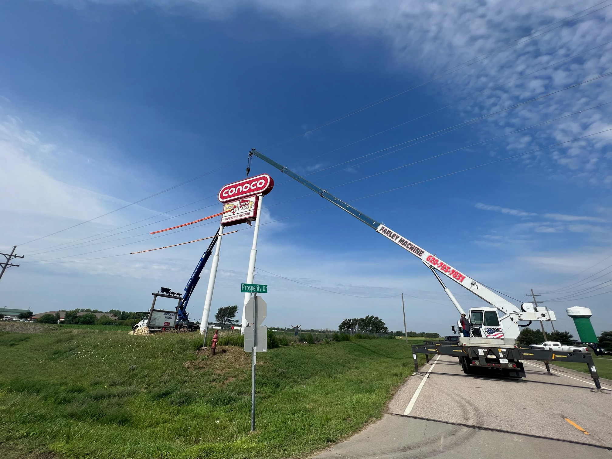 Farley Machine Works Co. crane truck working on a Conoco sign