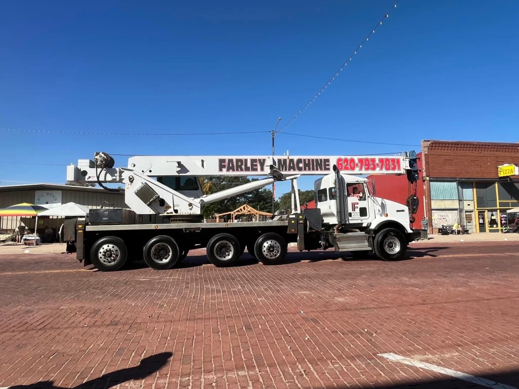 Farley Machine Works Co. crane truck